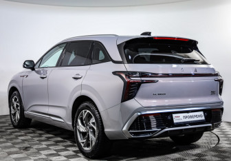 Подержанный автомобиль Hongqi HS3 2024 года (7 фото)