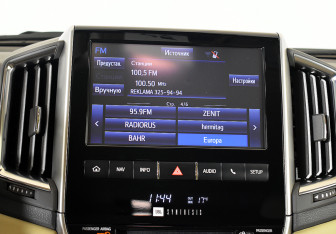 Подержанный автомобиль Toyota Land Cruiser Suv 2015 года (26 фото)