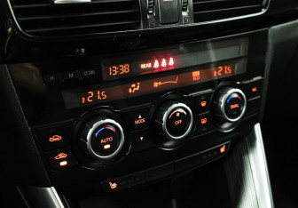 Подержанный автомобиль Mazda CX-5 2012 года (15 фото)
