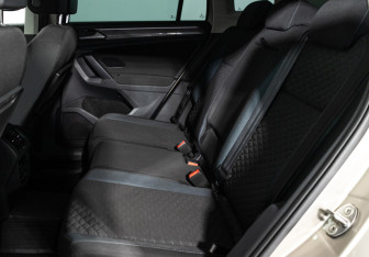 Подержанный автомобиль Volkswagen Tiguan 2019 года (10 фото)