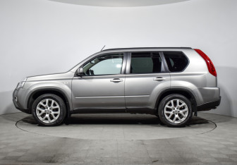 Подержанный автомобиль Nissan X-Trail 2012 года (8 фото)