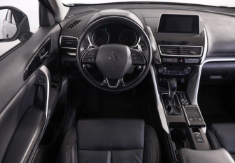 Подержанный автомобиль Mitsubishi Eclipse Cross 2019 года (10 фото)