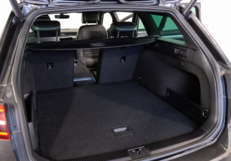 Подержанный автомобиль Volkswagen Passat Wagon 2018 года (31 фото)