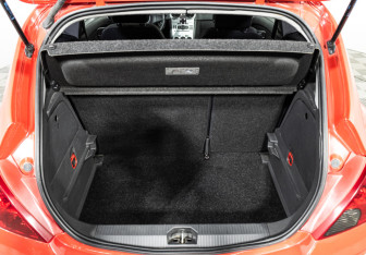 Подержанный автомобиль Opel Corsa 2010 года (15 фото)