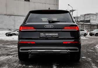 Подержанный автомобиль Audi Q7 2020 года (8 фото)