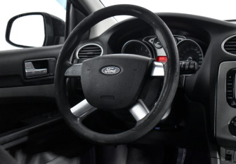 Подержанный автомобиль Ford Focus Sedan 2008 года (15 фото)