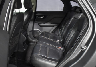 Подержанный автомобиль Jaguar F-Pace 2020 года (11 фото)