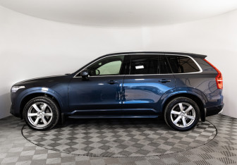Подержанный автомобиль Volvo XC90 2021 года (9 фото)