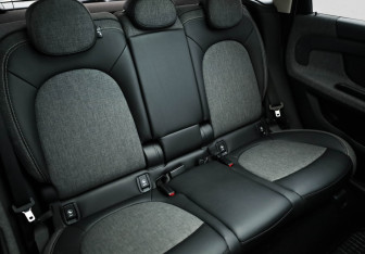 Подержанный автомобиль MINI Countryman 2018 года (32 фото)