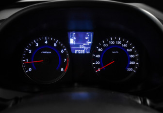 Подержанный автомобиль Hyundai Solaris Hatchback 2014 года (17 фото)