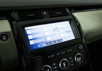 Подержанный автомобиль Land Rover Discovery 2020 года (19 фото)