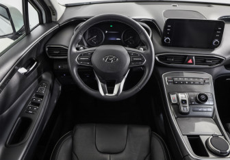 Подержанный автомобиль Hyundai Santa Fe 2023 года (10 фото)