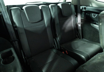 Подержанный автомобиль Renault Scenic 2011 года (17 фото)