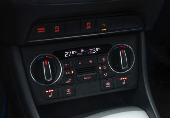 Подержанный автомобиль Audi Q3 2017 года (21 фото)