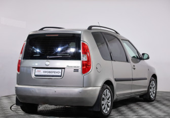 Подержанный автомобиль Skoda Roomster 2008 года (5 фото)