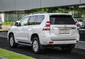 Подержанный автомобиль Toyota Land Cruiser Prado 2017 года (8 фото)