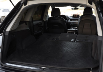 Подержанный автомобиль Audi Q7 2015 года (33 фото)