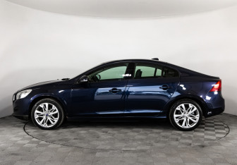 Подержанный автомобиль Volvo S60 2010 года (8 фото)