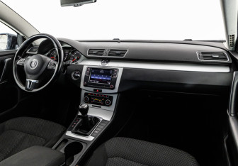 Подержанный автомобиль Volkswagen Passat Sedan 2011 года (9 фото)