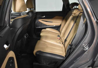 Подержанный автомобиль Hyundai Santa Fe 2021 года (11 фото)