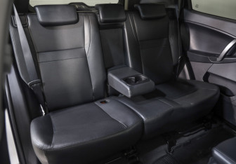 Подержанный автомобиль Geely Emgrand X7 2015 года (17 фото)