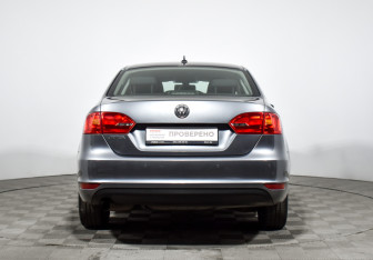 Подержанный автомобиль Volkswagen Jetta Sedan 2014 года (6 фото)