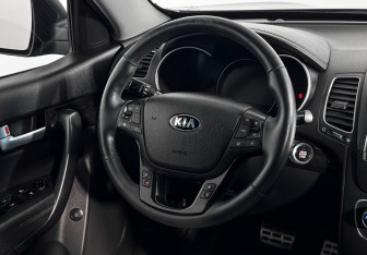 Подержанный автомобиль Kia Sorento 2014 года (14 фото)