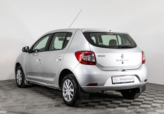 Подержанный автомобиль Renault Sandero 2014 года (3 фото)