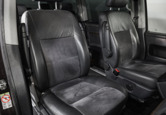 Подержанный автомобиль Volkswagen Multivan 2011 года (22 фото)