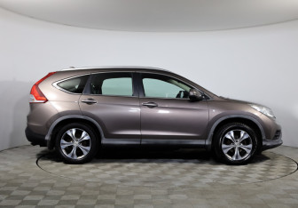 Подержанный автомобиль Honda CR-V 2013 года (6 фото)
