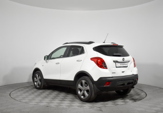 Подержанный автомобиль Opel Mokka 2013 года (7 фото)
