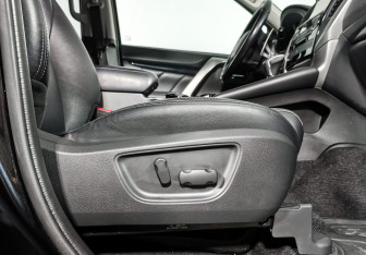 Подержанный автомобиль Mitsubishi Pajero Sport 2019 года (15 фото)