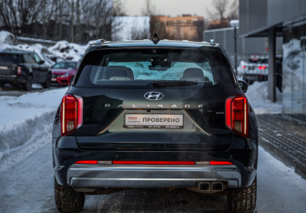 Подержанный автомобиль Hyundai Palisade 2023 года (6 фото)