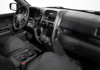 Подержанный автомобиль Honda CR-V 2005 года (14 фото)
