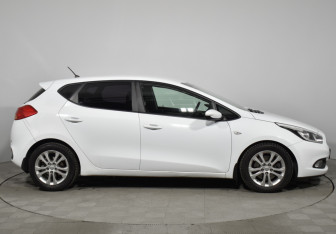 Подержанный автомобиль Kia Ceed Hatchback 2013 года (4 фото)