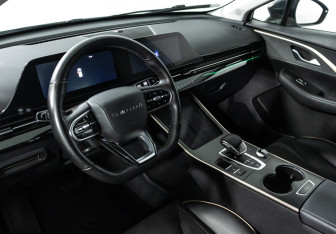 Подержанный автомобиль Omoda C5 2023 года (11 фото)