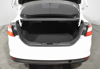 Подержанный автомобиль Ford Focus Sedan 2012 года (18 фото)