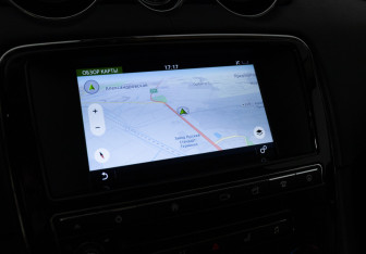 Подержанный автомобиль Jaguar XJ 2016 года (102 фото)