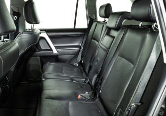 Подержанный автомобиль Toyota Land Cruiser Prado 2019 года (10 фото)