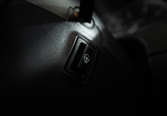 Подержанный автомобиль BMW X1 2012 года (17 фото)