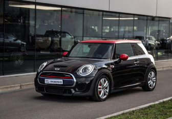 Подержанный автомобиль MINI Hatch 2016 года (3 фото)