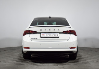 Подержанный автомобиль Skoda Octavia Liftback 2021 года (6 фото)