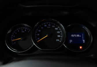 Подержанный автомобиль Renault Duster 2015 года (12 фото)