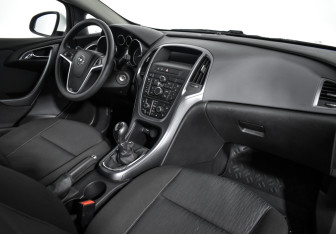 Подержанный автомобиль Opel Astra Hatchback 2014 года (13 фото)
