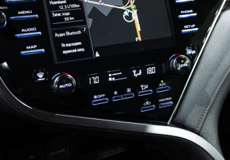 Подержанный автомобиль Toyota Camry Sedan 2020 года (25 фото)