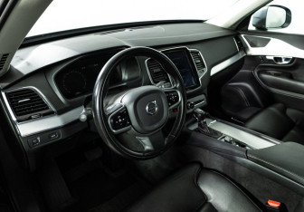 Подержанный автомобиль Volvo XC90 2019 года (11 фото)
