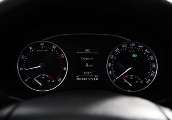 Подержанный автомобиль Skoda Octavia Liftback 2009 года (12 фото)