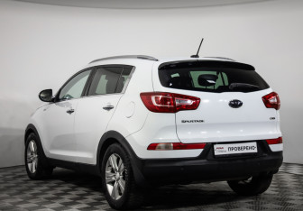 Подержанный автомобиль Kia Sportage 2011 года (7 фото)