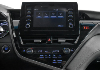 Подержанный автомобиль Toyota Camry Sedan 2022 года (18 фото)