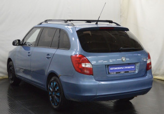 Подержанный автомобиль Skoda Fabia Wagon 2008 года (7 фото)